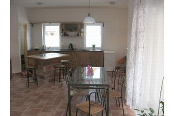 Madjarska Privát Egerszalók, Eksterijer